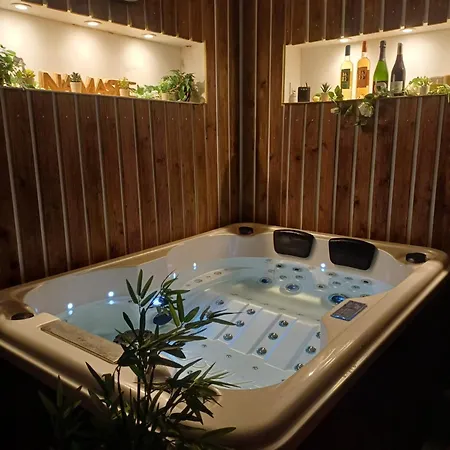 Affittacamere Love Room avec Jacuzzi Privatif - Expérience Unique dans le Gard