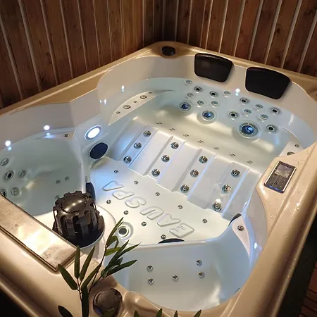 Love Room avec Jacuzzi Privatif - Expérience Unique dans le Gard Saint-Michel-d'Euzet