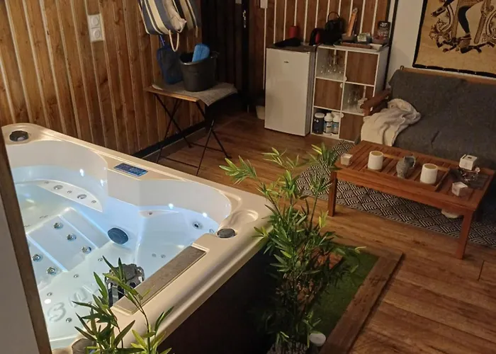 Affittacamere Love Room avec Jacuzzi Privatif - Expérience Unique dans le Gard Saint-Michel-d'Euzet