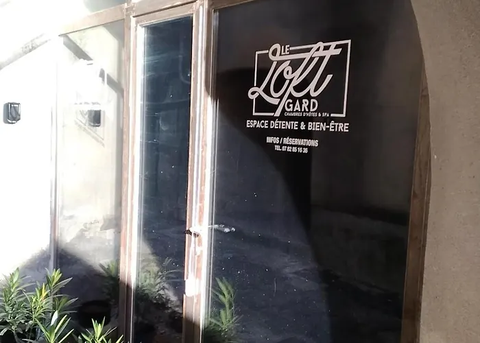 Love Room avec Jacuzzi Privatif - Expérience Unique dans le Gard *